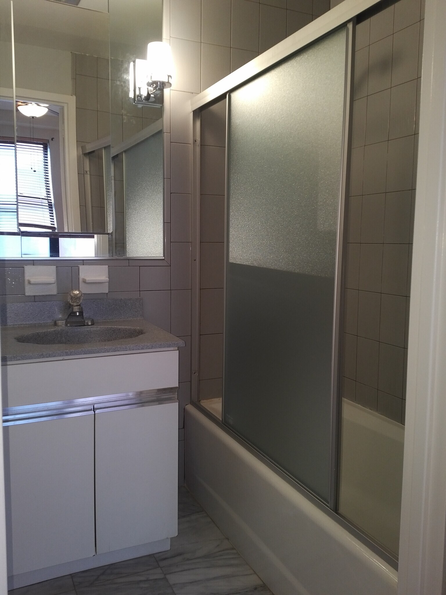 Master FULL Bath & Shower - 111 Mulberry St