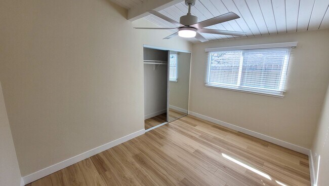 Building Photo - p12216