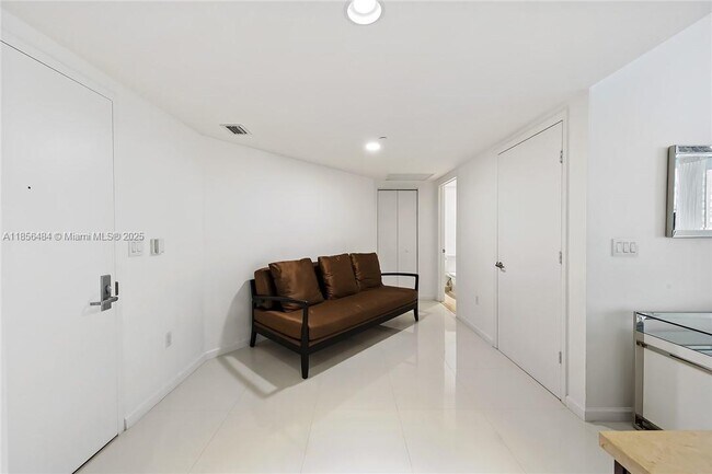Building Photo - 475 Brickell Ave