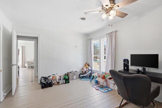 Building Photo - 626 E High St