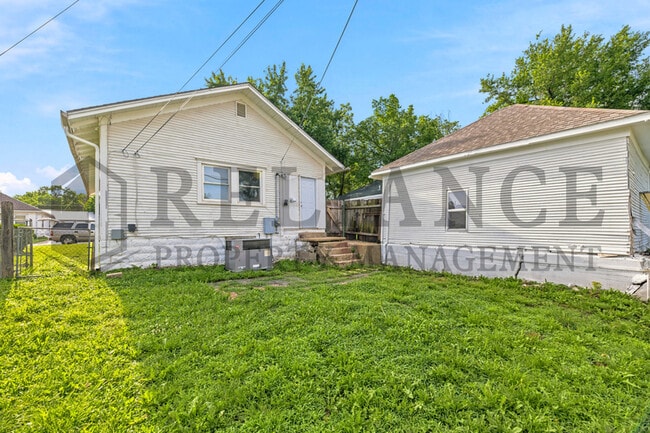 Building Photo - 619 Houser Dr