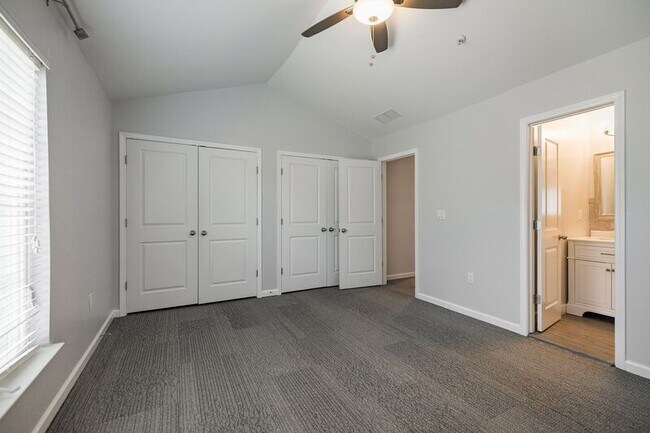 Building Photo - 1035 Barnett Shoals Rd