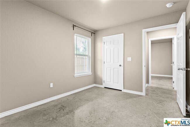 Building Photo - 2009 Wood St