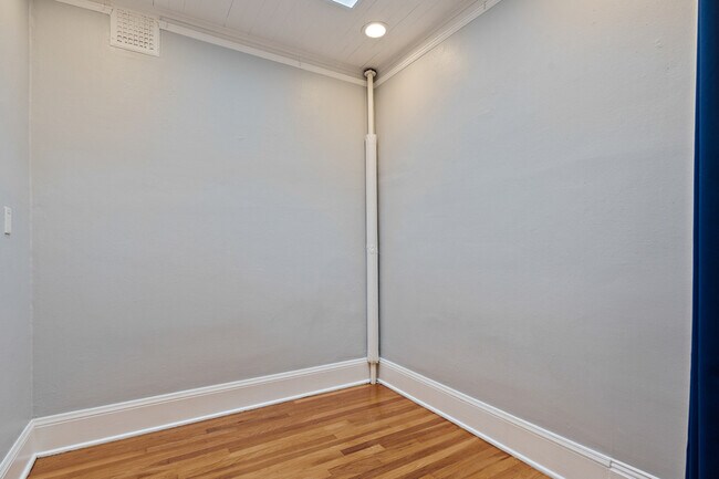 Building Photo - 321 Boylston Ave E