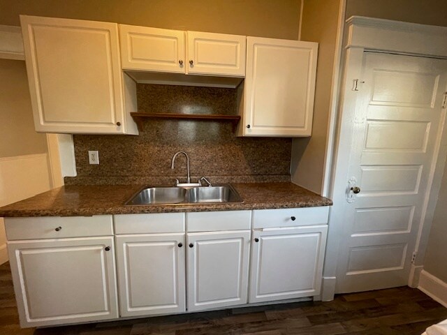 Building Photo - 237 E Victoria St