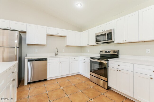 Building Photo - 717 Little Rock St E