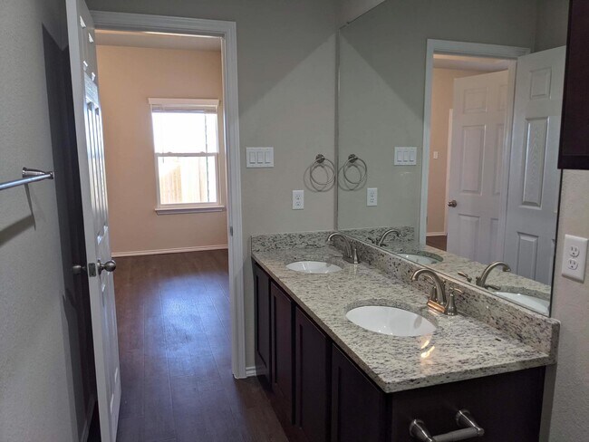 Building Photo - 3412-3414 Scott Circle