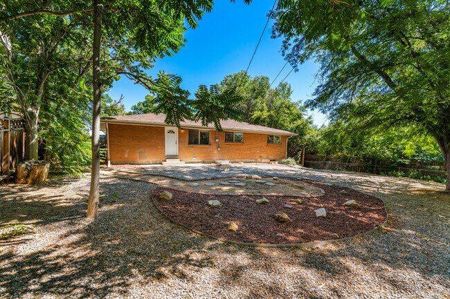 Building Photo - 3512 W Berry Dr