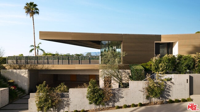 Building Photo - 9344 Nightingale Dr