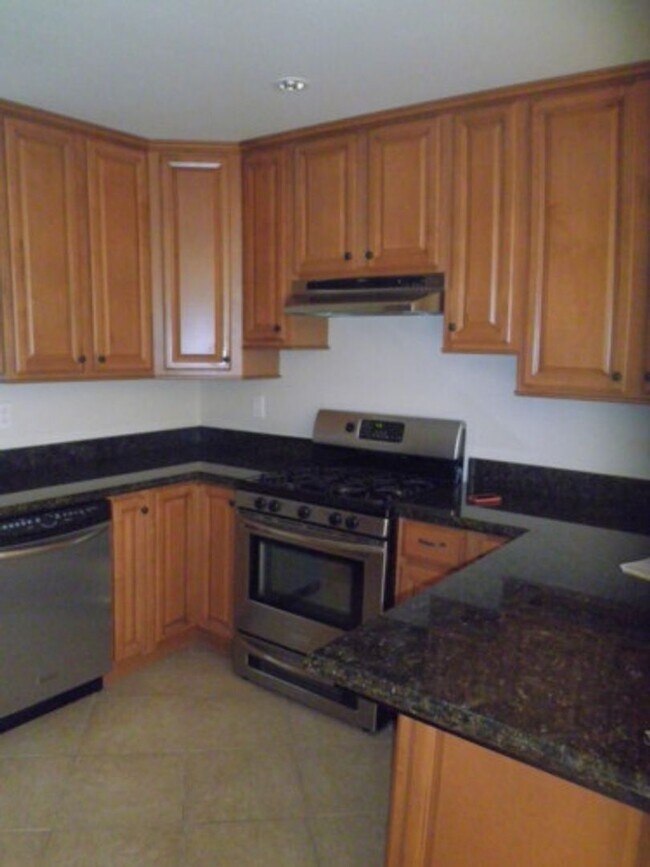 Building Photo - 3 BEDROOM + 2 BATHROOM HOUSE IN NEWBURY PARK