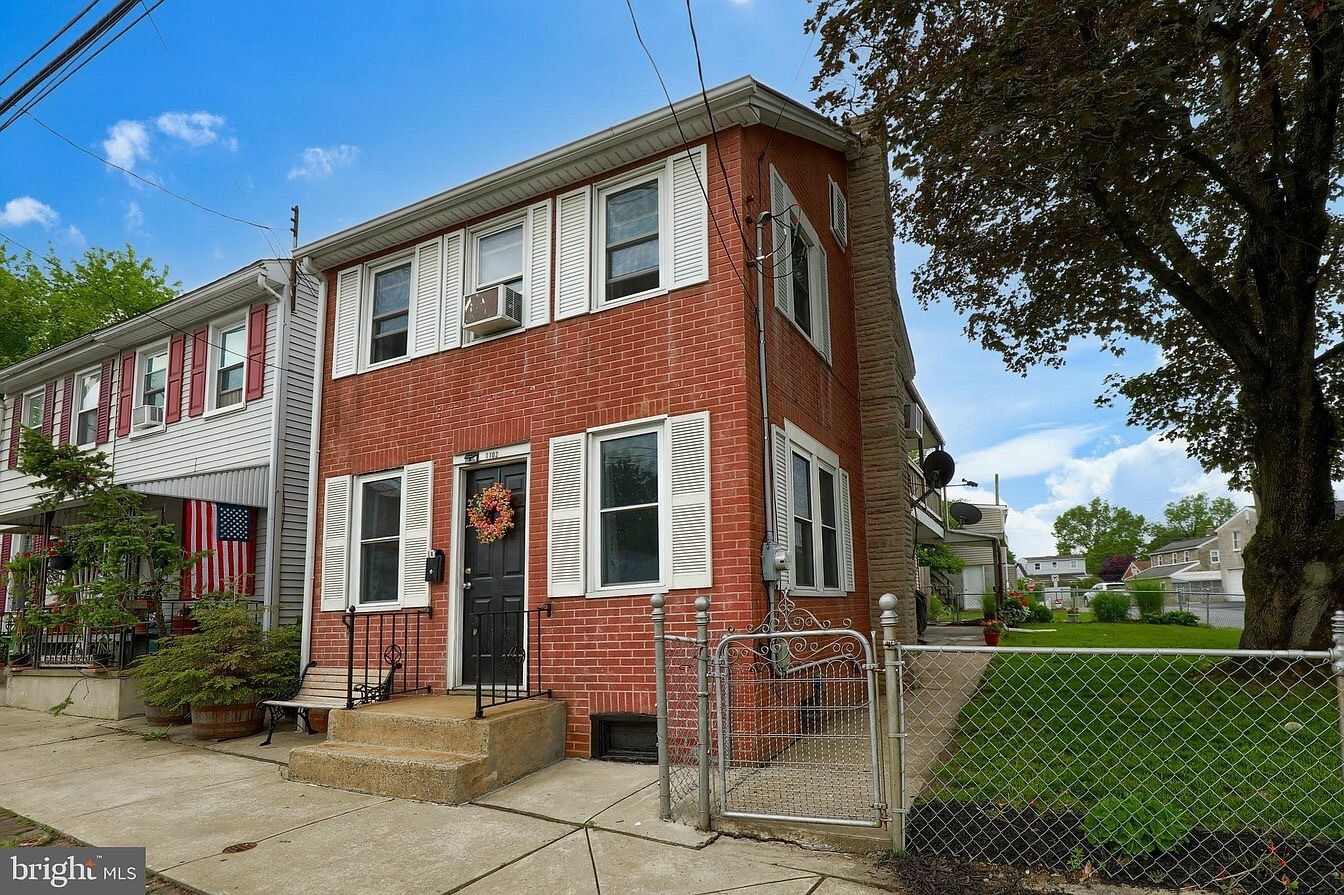 Front Entrance - 1102 Lancaster Ave
