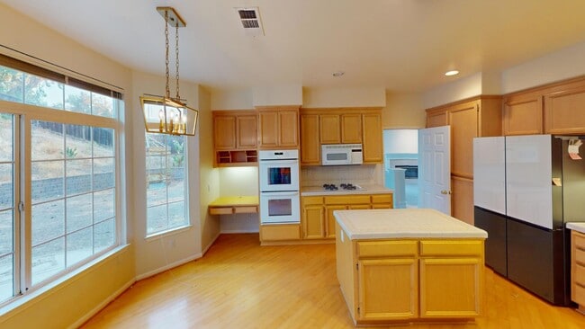 Building Photo - 4700 Hunter Peak Ct