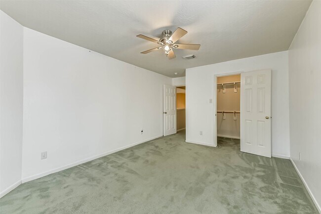 Building Photo - 8511 Cross Country Dr