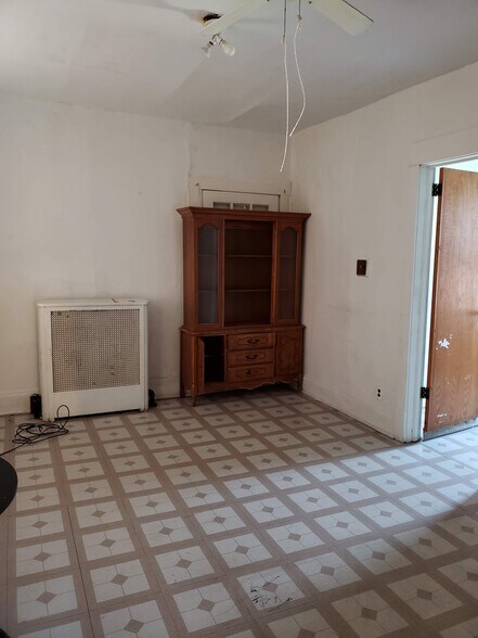 Building Photo - 3037 S Parnell Ave