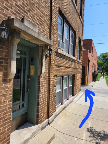Building Photo - 3050 W Berteau Ave