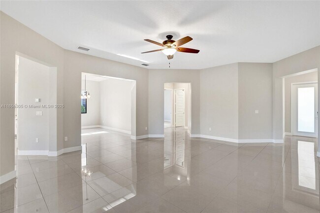 Building Photo - 10590 Mira Vista Dr