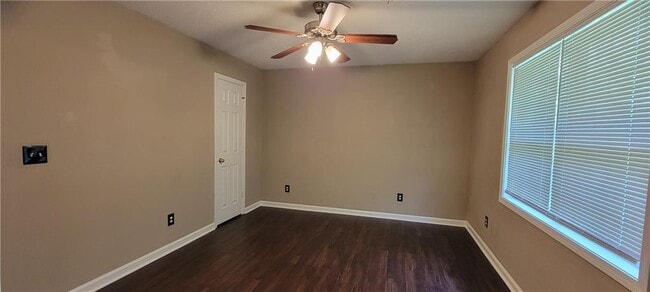 Building Photo - 2325 Shady Grove Rd