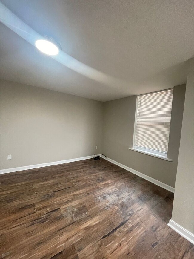 Building Photo - 230 S Negley Ave