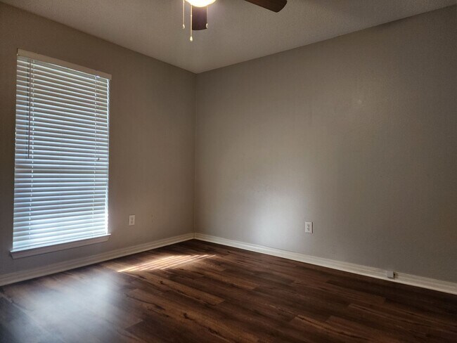 Building Photo - Adorable back yard in Gulf Shores - 3/2