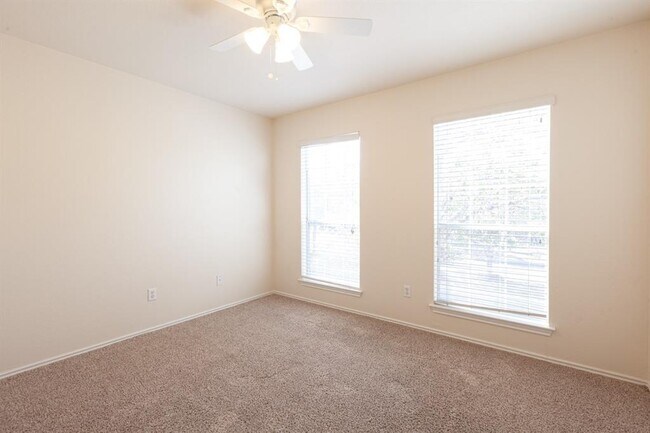 Building Photo - 494 Sampson