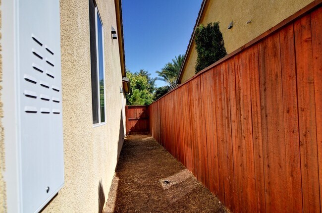 Building Photo - Fantastic 3 Bedroom/2 Bath Harlan Ranch Patio Home for Lease