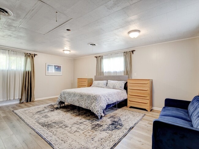 Building Photo - 3524 Corto Ave