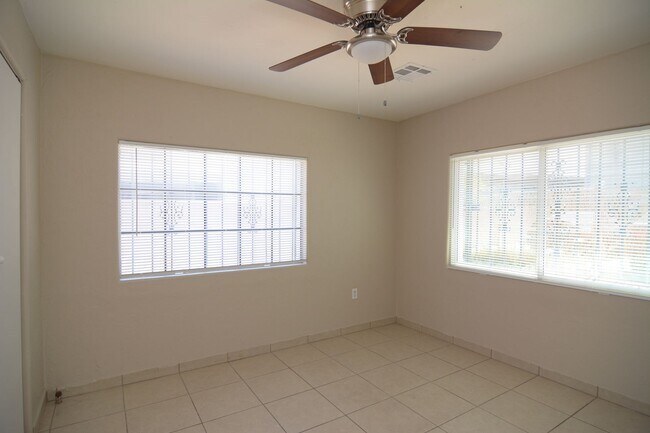 Building Photo - Charming 1 Bedroom 1 Bath House! Great Central Tucson Location!