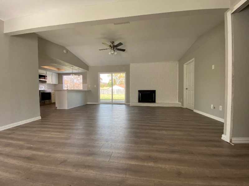 Building Photo - 2617 Charter Oak Dr