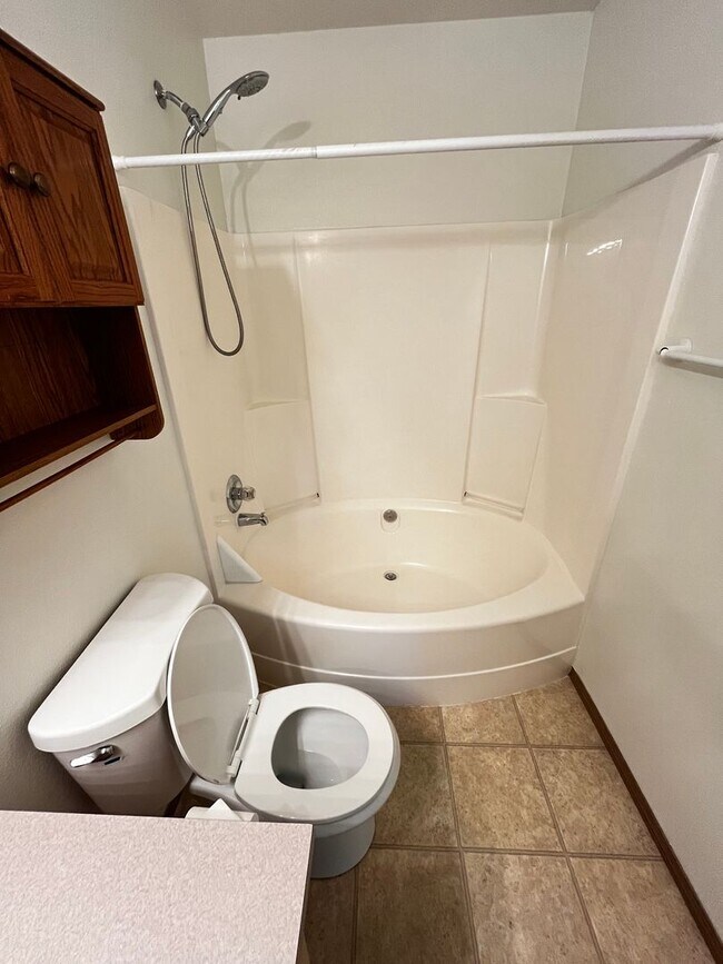 Building Photo - Gorgeous House in a Family-Friendly neighb...