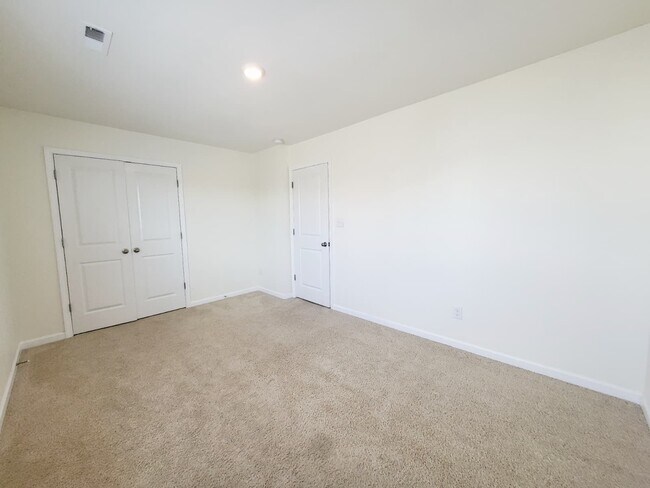 Building Photo - 597 Bloomover St