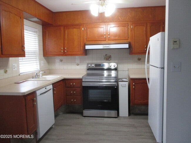 Building Photo - 111B Edinburgh Ln
