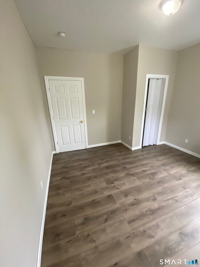 Building Photo - 445 Albany Ave