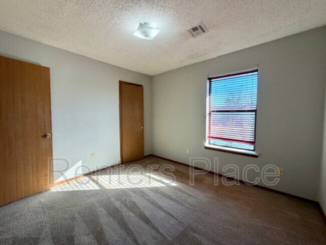 Building Photo - 11805 E 81st St N