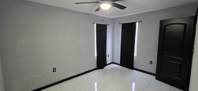 Building Photo - 600 Zeneta Ave