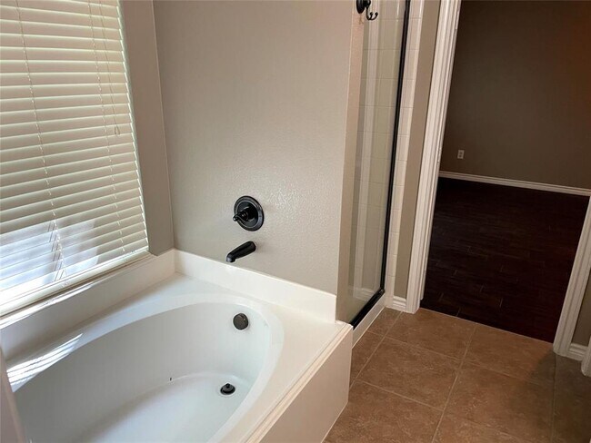 Building Photo - 2314 Colonial Springs Ln