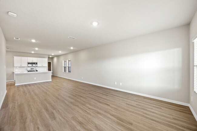 Building Photo - 607 Clover Crk Dr