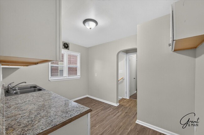 Building Photo - 4 Bedroom Home - $1,550