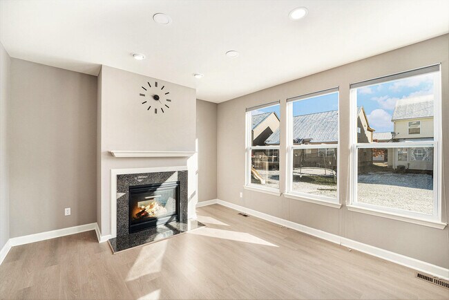 Building Photo - 27106 Ladbroke St