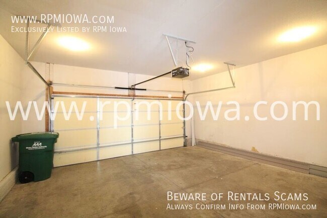Building Photo - FINISHED BASEMENT!!! 4 Bedroom, 3 Bath Hom...