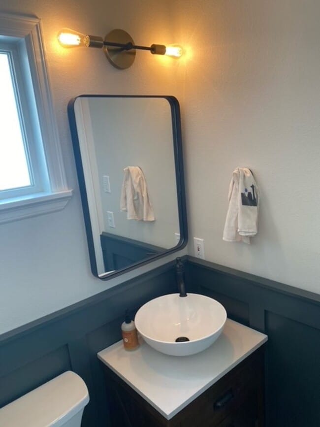 Building Photo - Greenwood Townhome 2Beds 1.5 Bath- $3,100