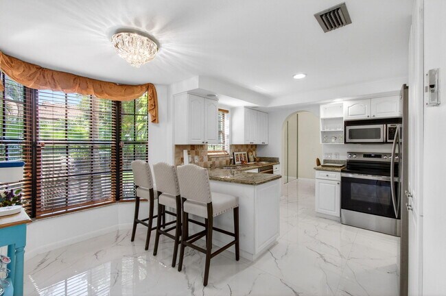 Building Photo - 7865 La Mirada Dr