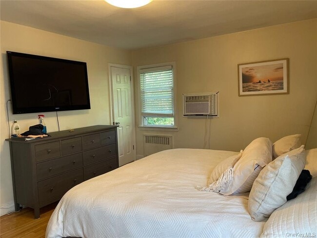 Building Photo - 570 Church Ave