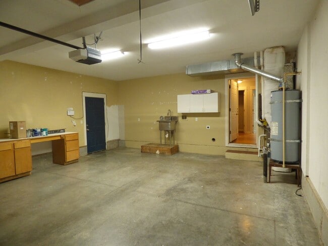 Building Photo - Rent Special: 1/2 Off February's Rent