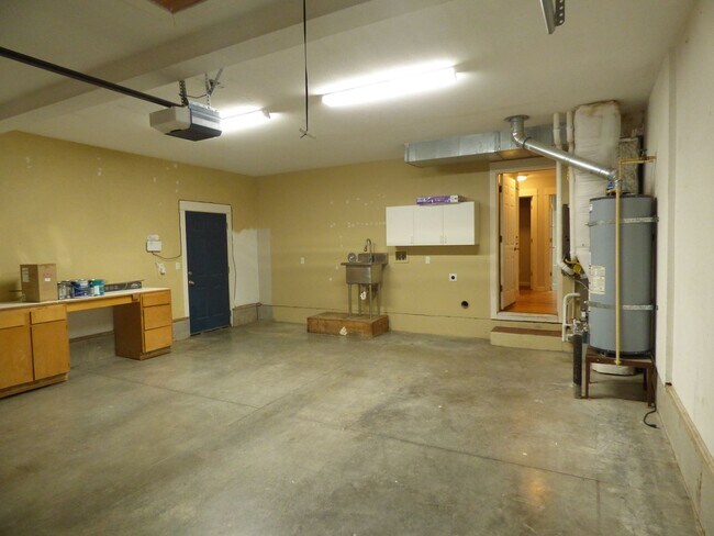 Building Photo - Rent Special: 1/2 Off First Full Month's Rent