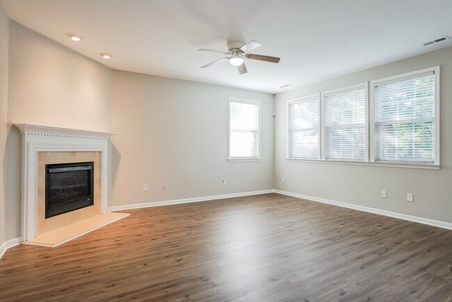 Building Photo - 2852 Roundleaf Ct