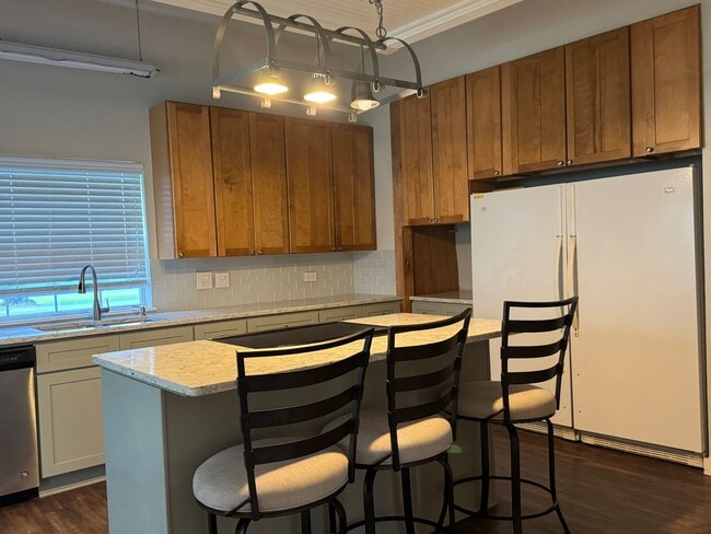 Building Photo - Charming 2 Bedroom Home for Lease in Denha...
