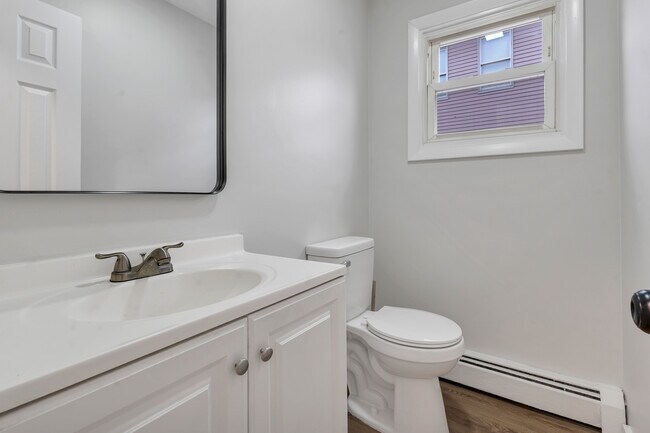 Building Photo - 107 Roosevelt St