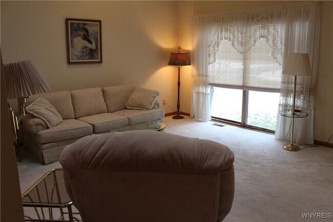 Building Photo - 16 Bluebird Ln