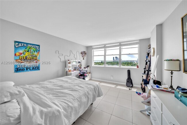 Building Photo - 3161 S Ocean Dr