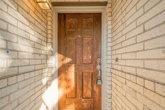 Building Photo - 7814 Crestbrook Manor Ln